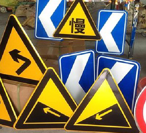 博白标识标牌中颜色的确定是很重要的。